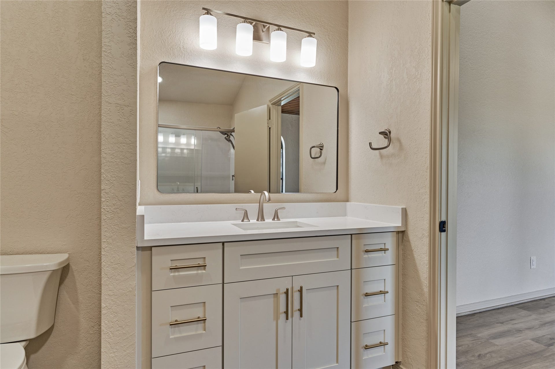 100 La Costa Drive, Montgomery, TX 77356 100 La Costa Drive, Montgomery, TX 77356