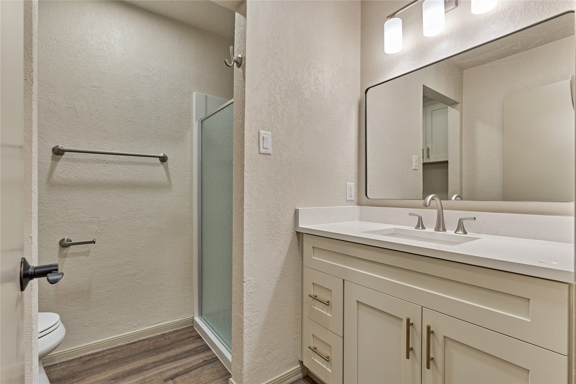 100 La Costa Drive, Montgomery, TX 77356 100 La Costa Drive, Montgomery, TX 77356