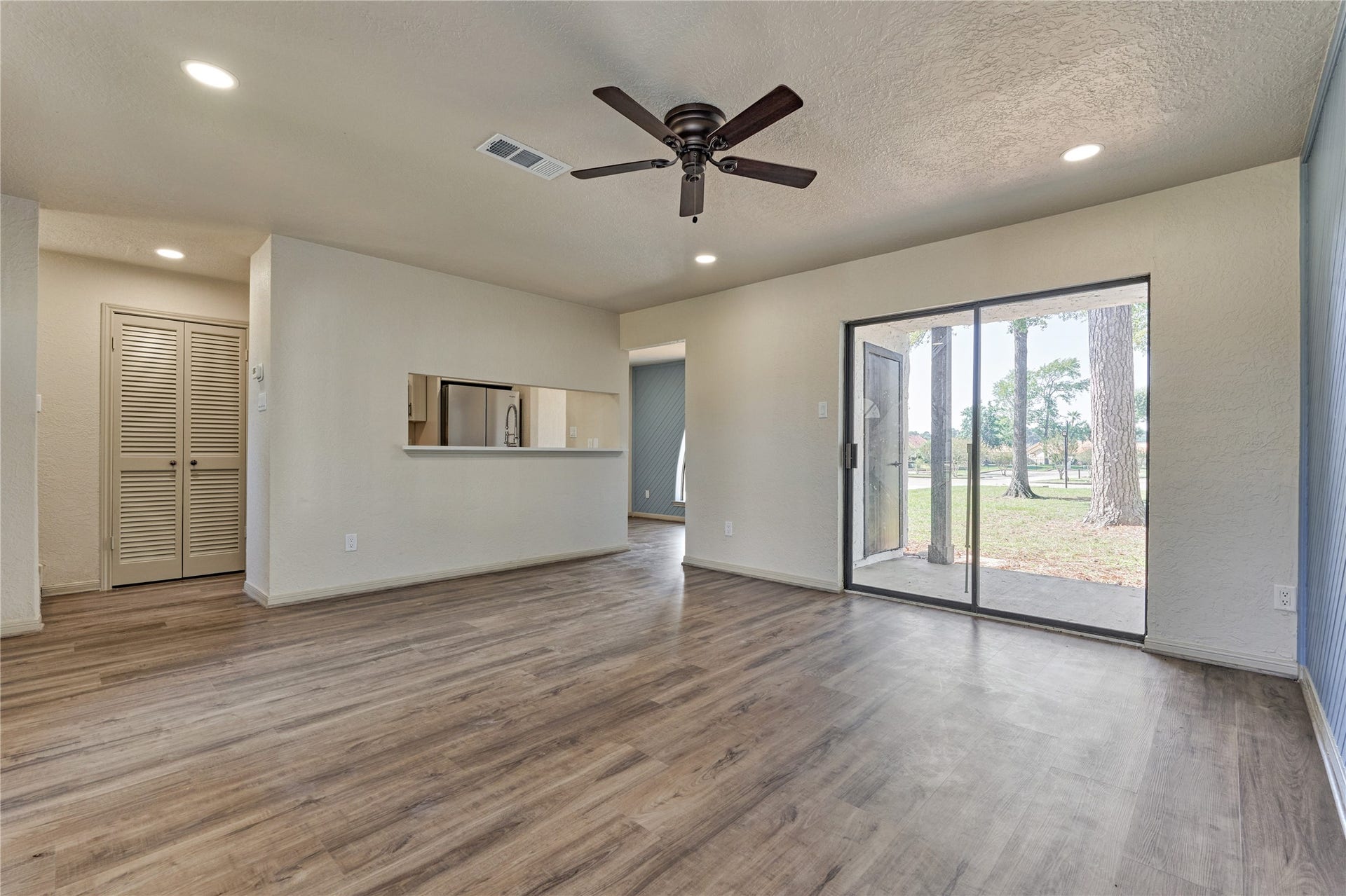 100 La Costa Drive, Montgomery, TX 77356 100 La Costa Drive, Montgomery, TX 77356