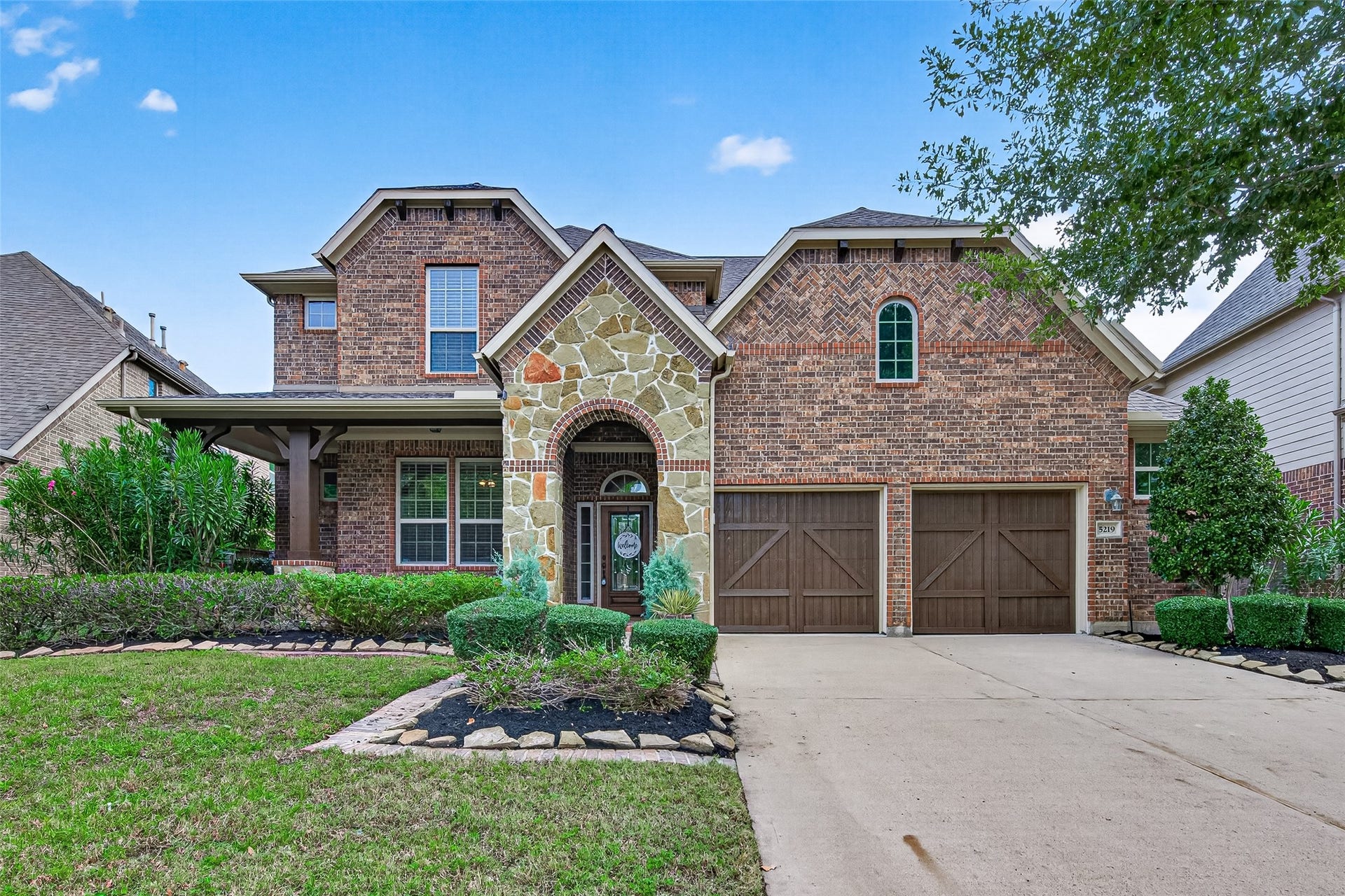 Welcome home: front elevation with street view