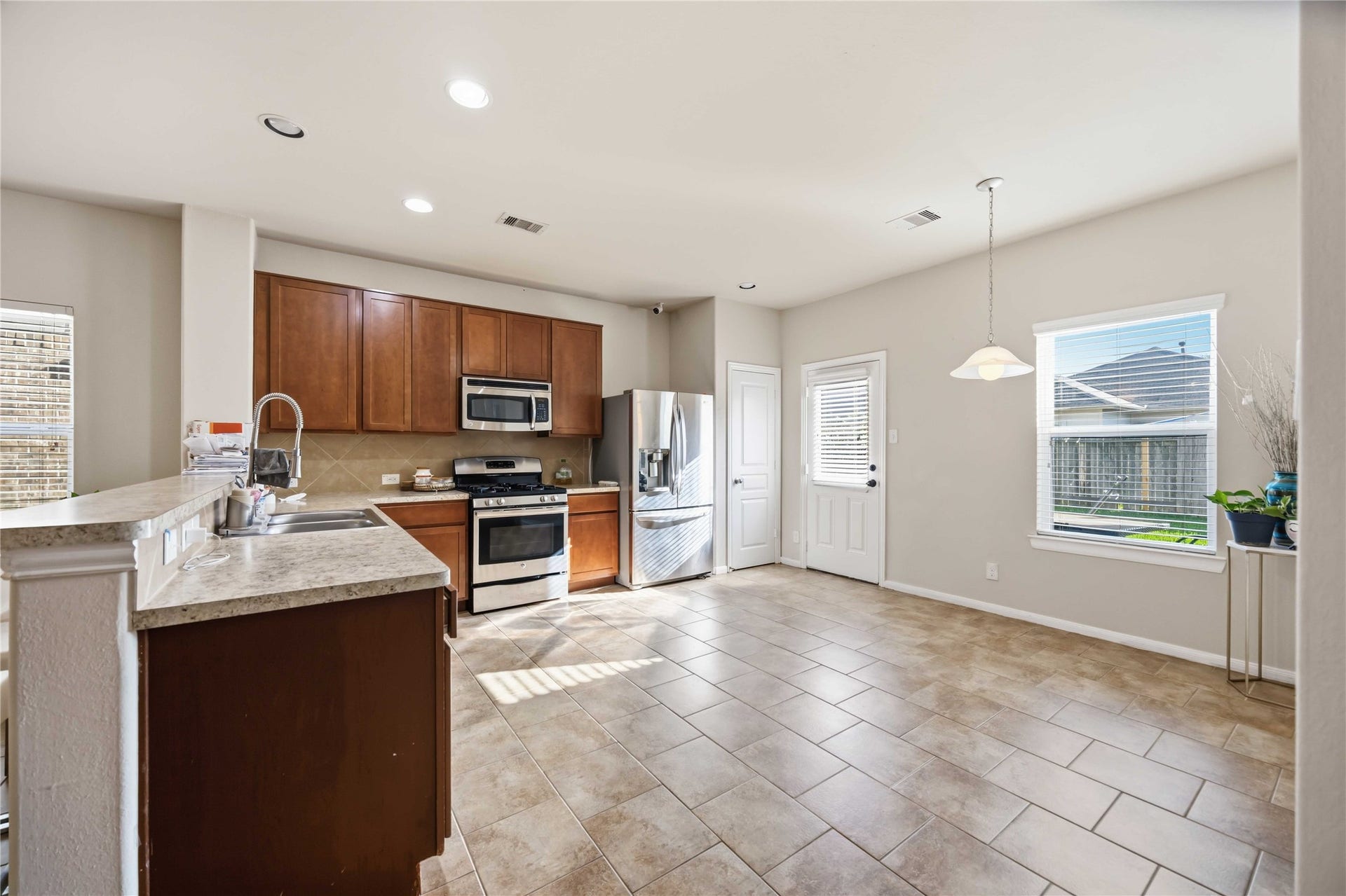 2208 Ruby Drive, Texas City, TX 77591