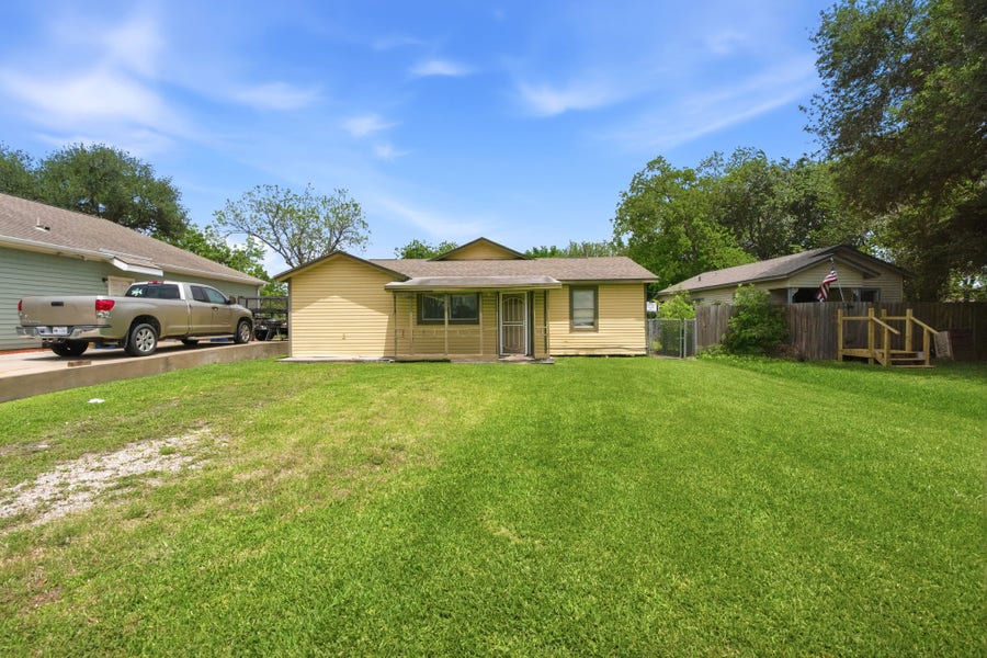 Property photo for 2326 12th Avenue N, Texas City, TX