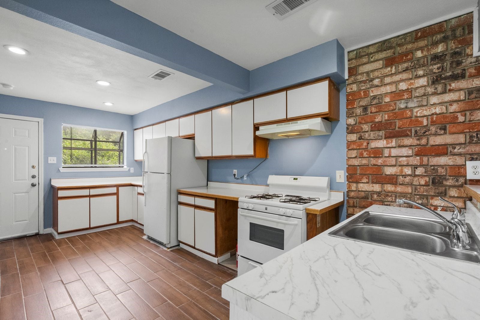 7316 Overton Street, Hitchcock, TX 77563 Unit A