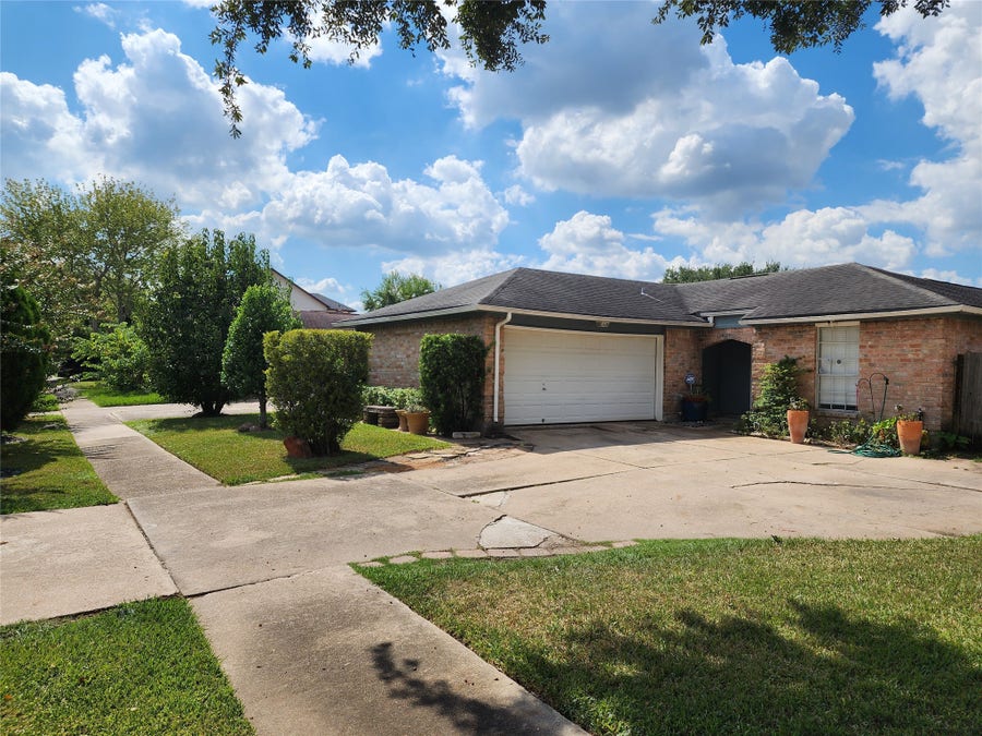 Property photo for 7210 Autumn Grove Drive, Houston, TX