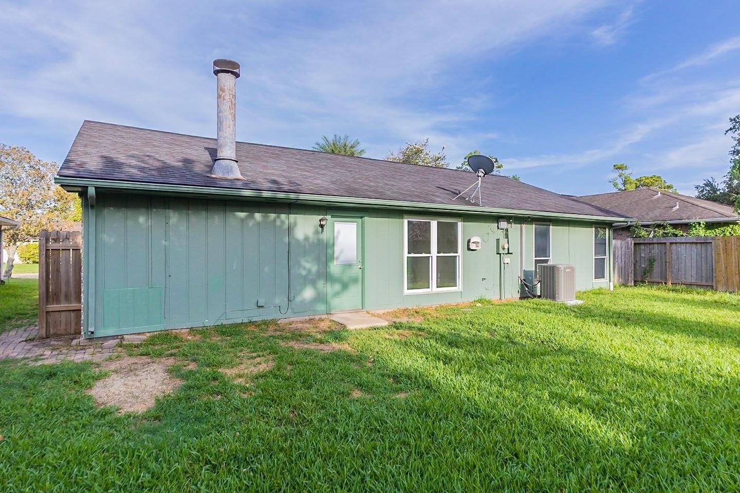 2135 Collingsfield Drive, Sugar Land, TX 77478 Spacious backyard.