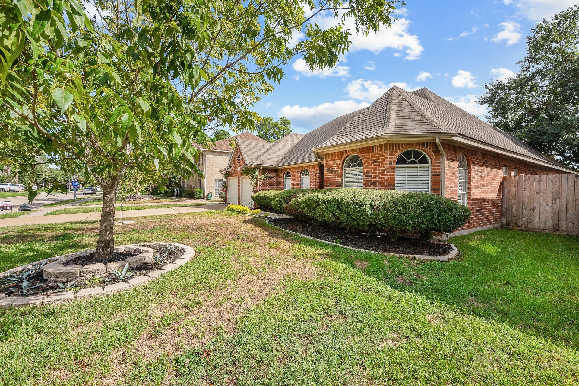 11919 Lakewood Hills Drive, Tomball, TX 77377 11919 Lakewood Hills Drive, Tomball, TX 77377