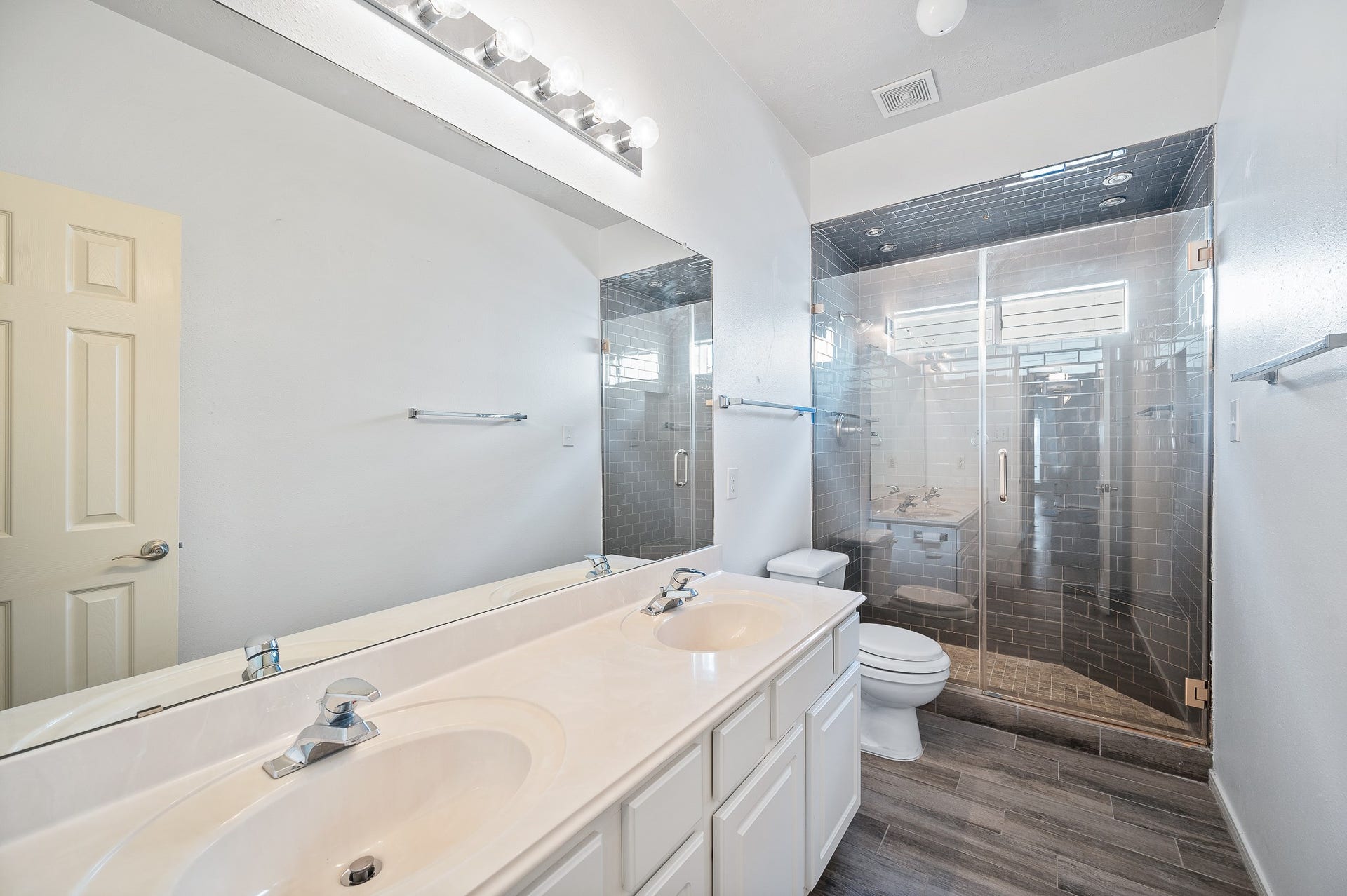11919 Lakewood Hills Drive, Tomball, TX 77377 11919 Lakewood Hills Drive, Tomball, TX 77377