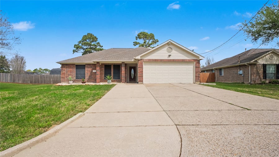 Property photo for 718 Fairfield Avenue, La Porte, TX
