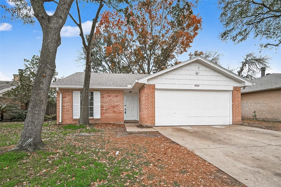 Property photo for 16235 La Terra Drive, Houston, TX