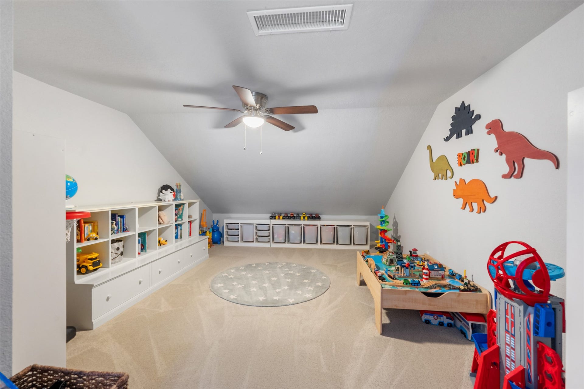 34 Alderon Woods Place, The Woodlands, TX 77382 Charming playroom/flexroom off secondary bedroom with ample storage, perfect for playroom, home office or numerous options for use!