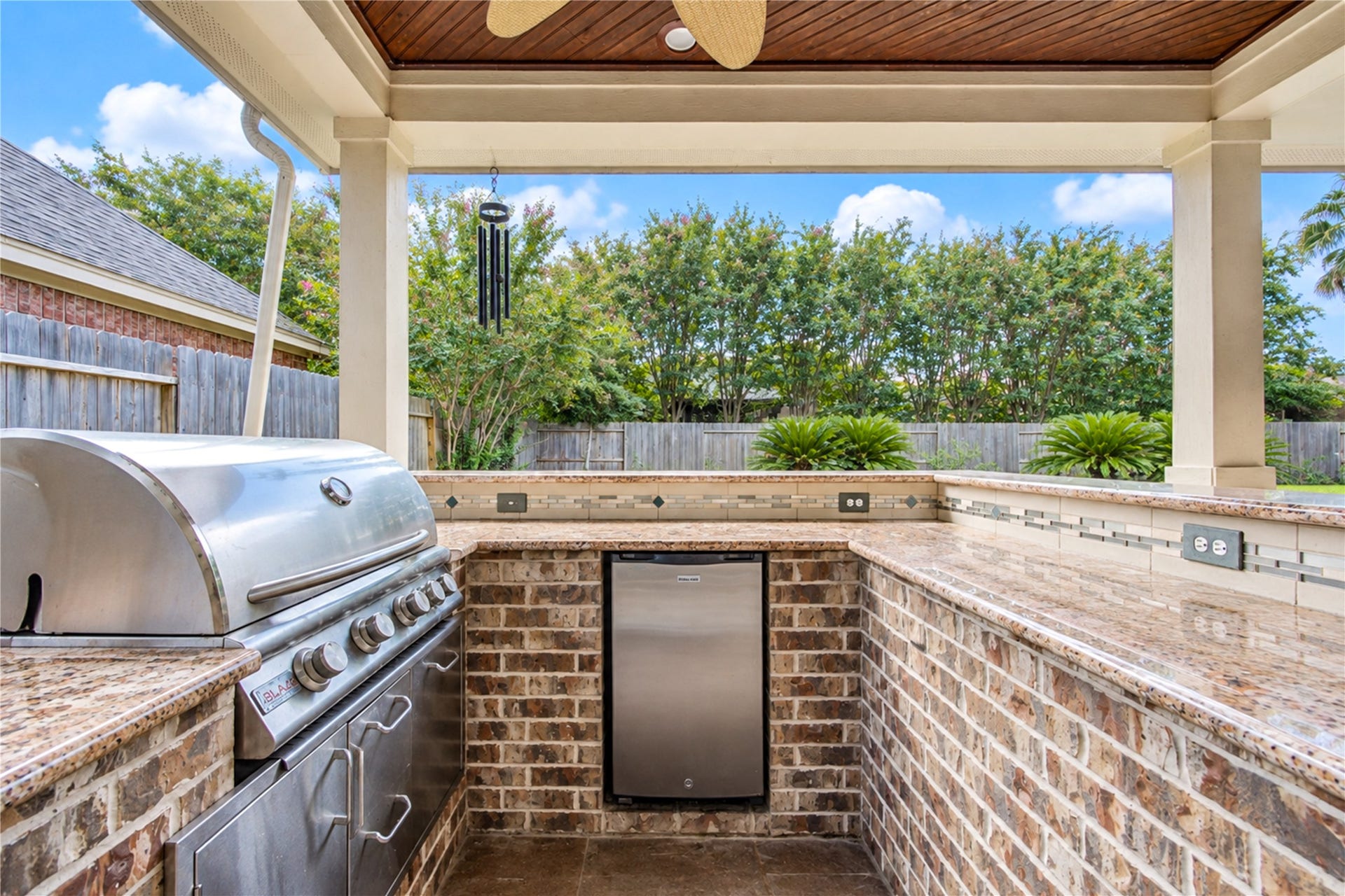 28019 Longspur Drive, Katy, TX 77494 Enjoy a family meal with SS appliances.