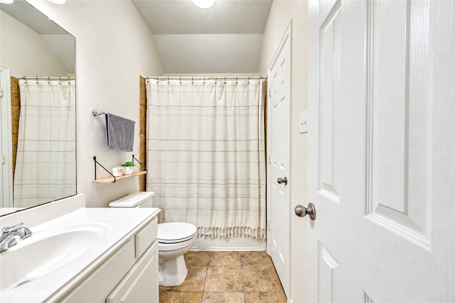 28019 Longspur Drive, Katy, TX 77494 Full bathroom upstairs with tile flooring.