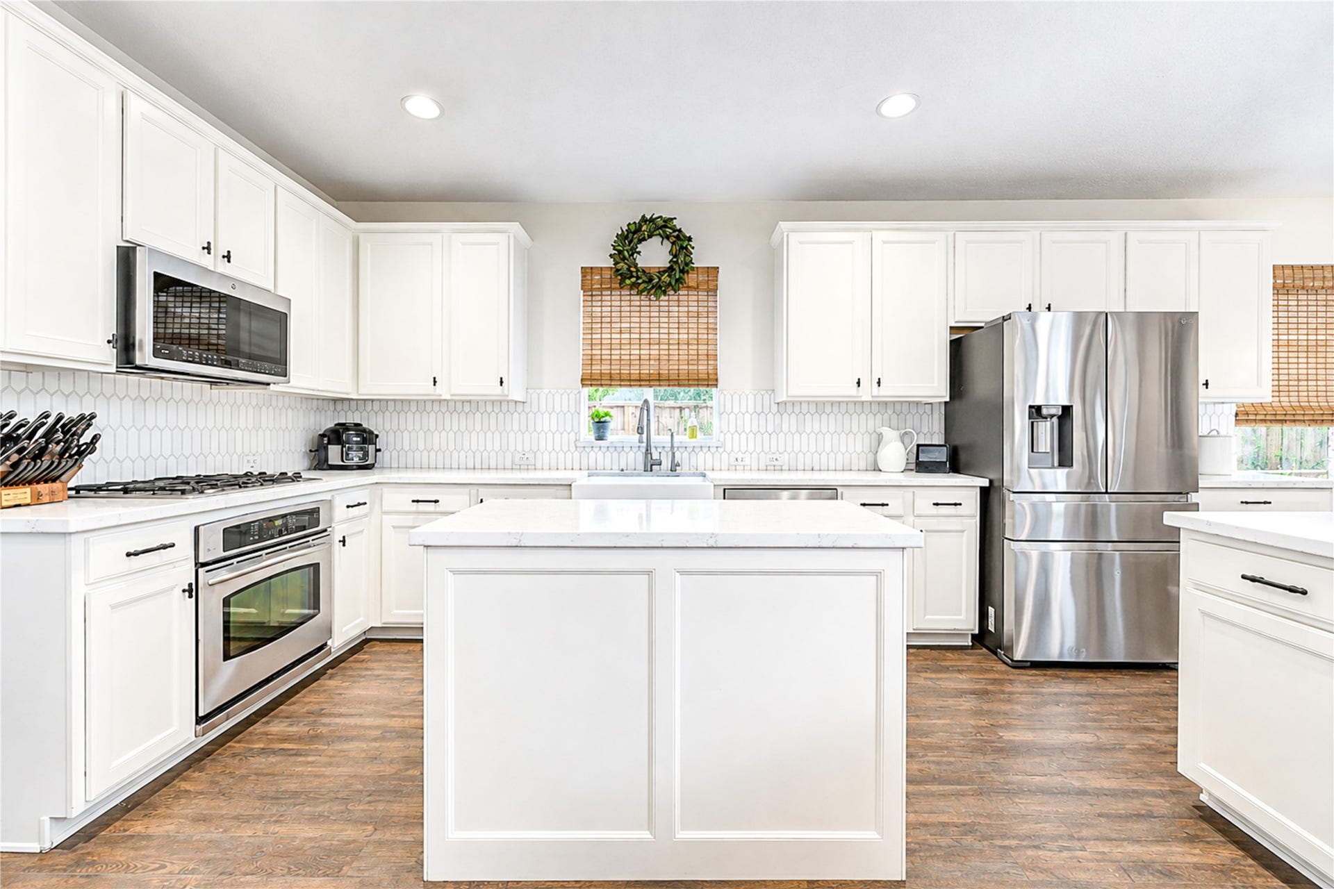 28019 Longspur Drive, Katy, TX 77494 Nice center island