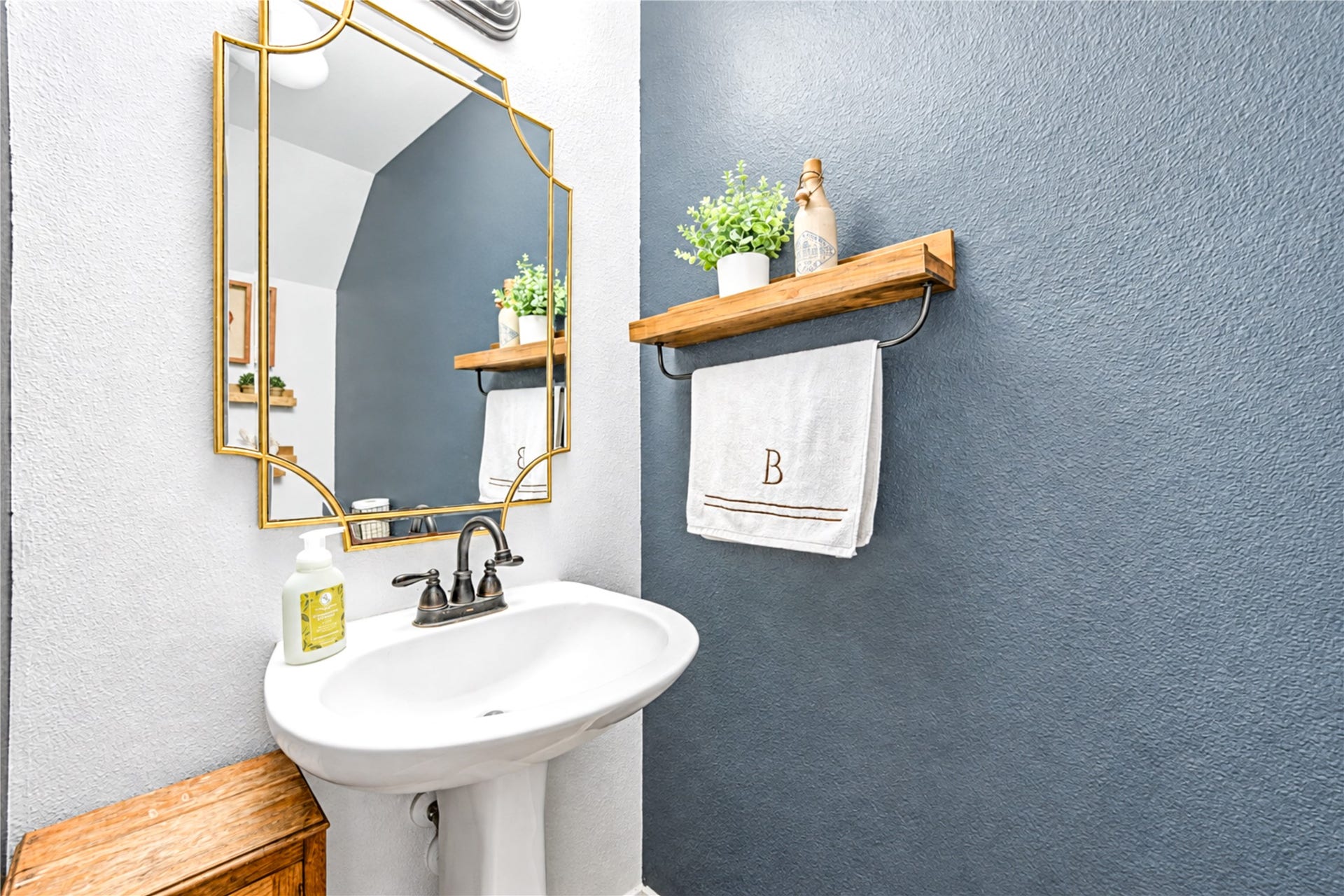28019 Longspur Drive, Katy, TX 77494 Half bath for guests and swimmers
