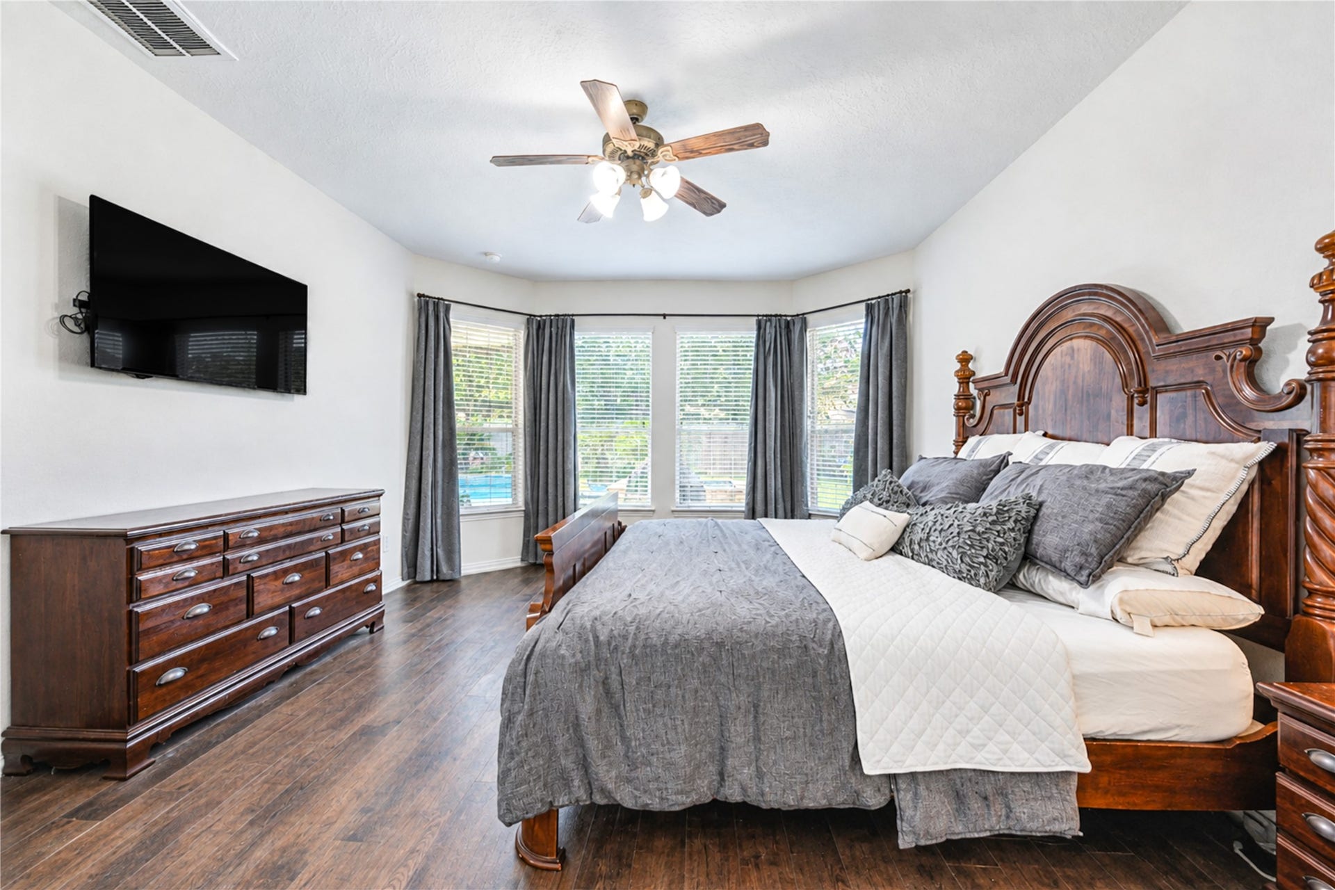 28019 Longspur Drive, Katy, TX 77494 Room size for king size bed and large bureau.
