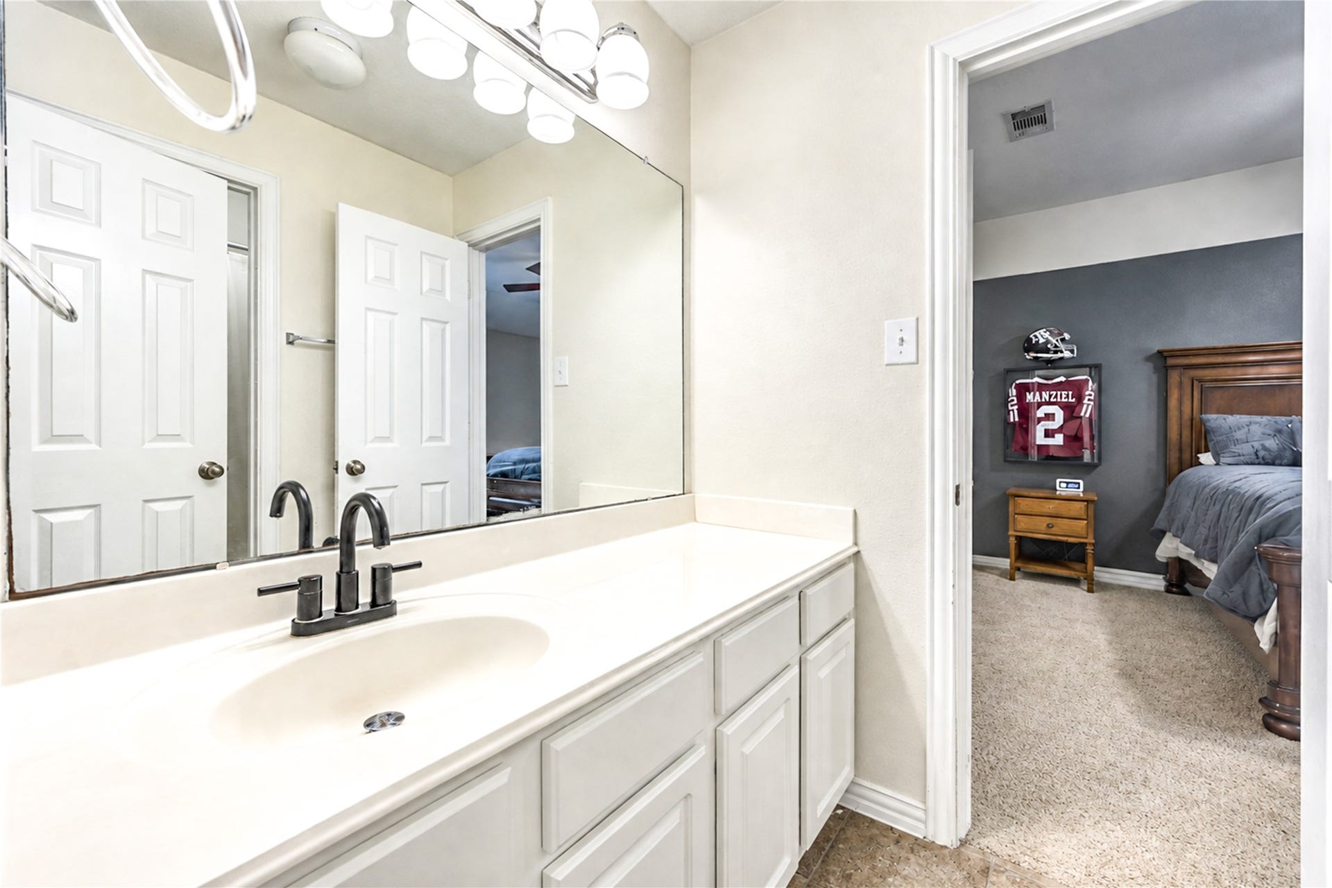 28019 Longspur Drive, Katy, TX 77494 2nd floor full bathroom