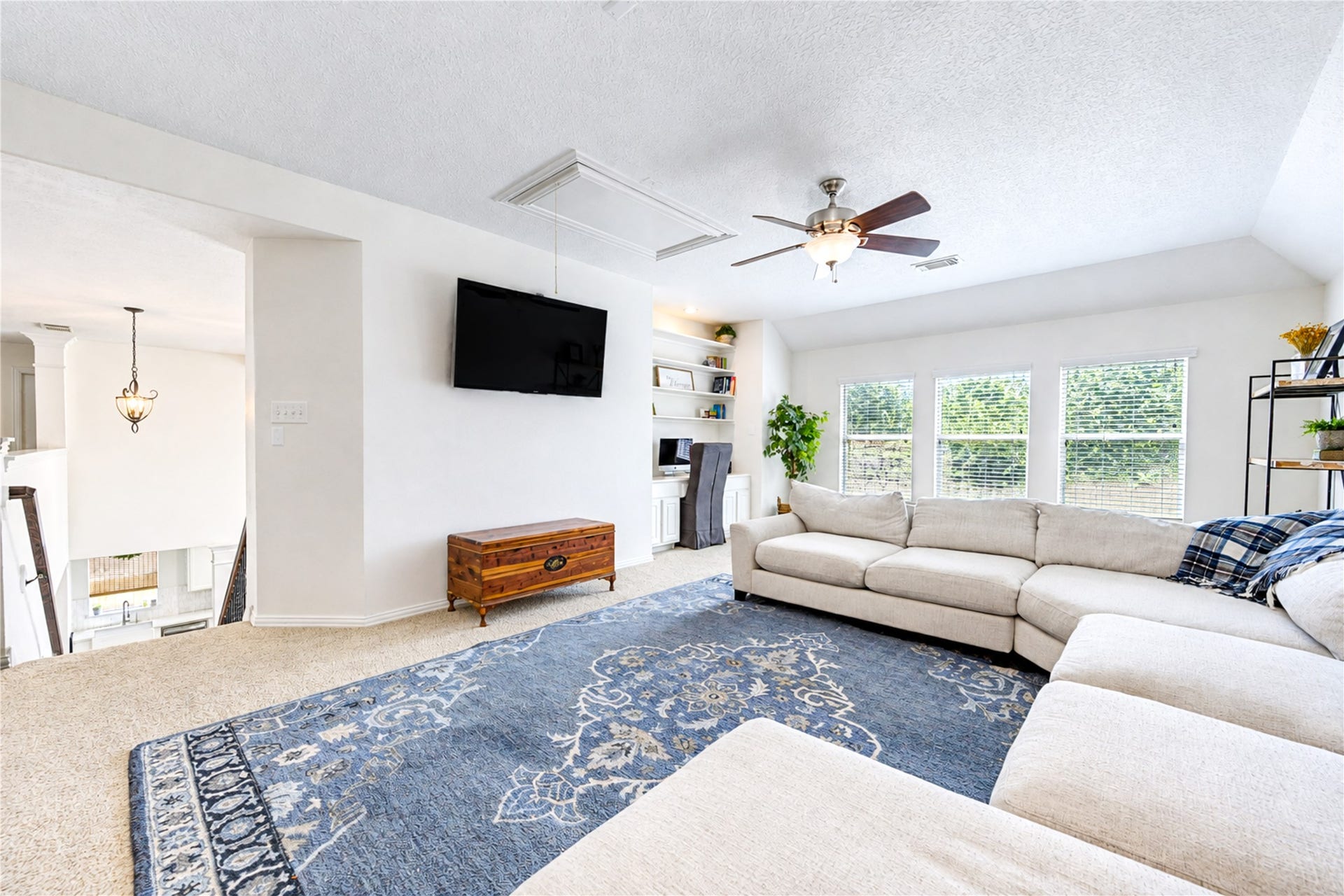 28019 Longspur Drive, Katy, TX 77494 Nice windows allowing lots of natural light.