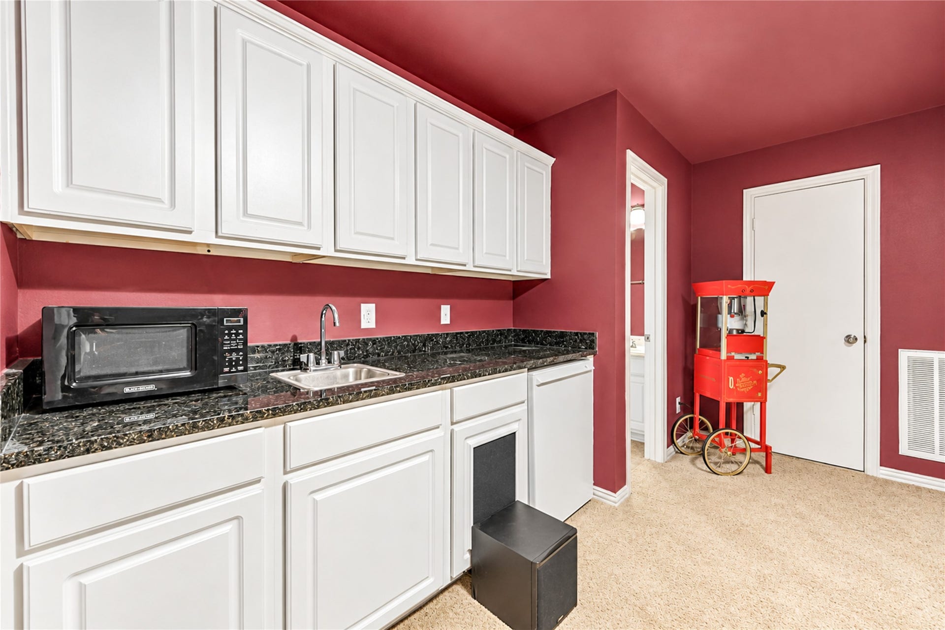 28019 Longspur Drive, Katy, TX 77494 Lots of storage, granite countertops and sink.