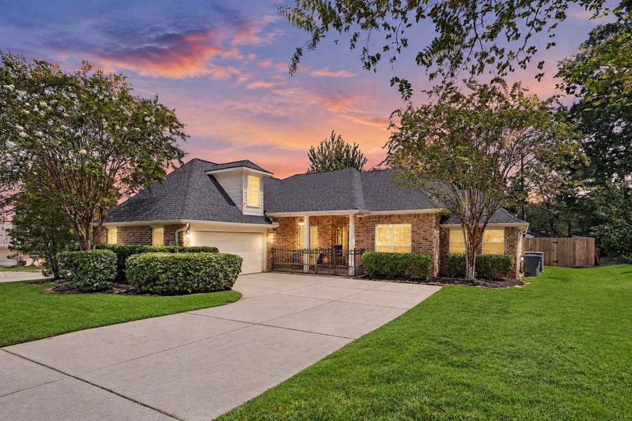 Property photo for 101 Woodmont Drive, Conroe, TX