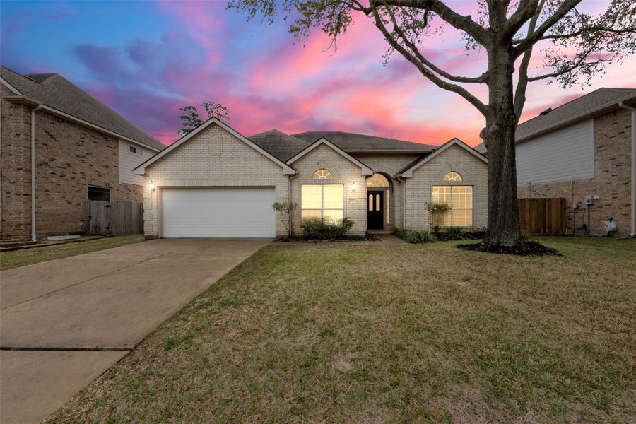 Property photo for 9211 Memorial Hills Drive, Spring, TX
