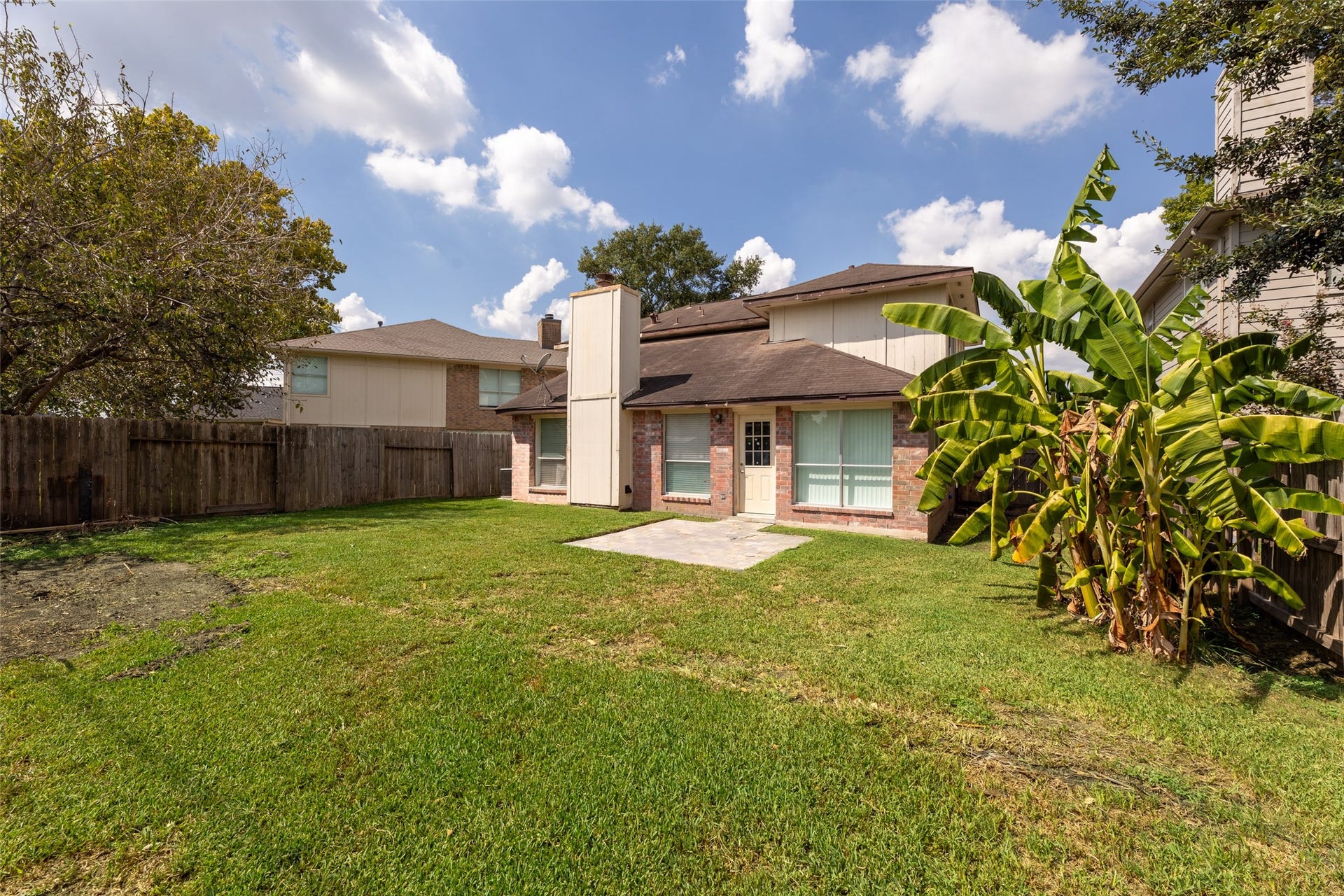 2033 Wildwood Ridge Drive, Missouri City, TX 77489 Expansive backyard space featuring an open lawn area and a clean perimeter, offering a blank canvas for outdoor living and landscaping.