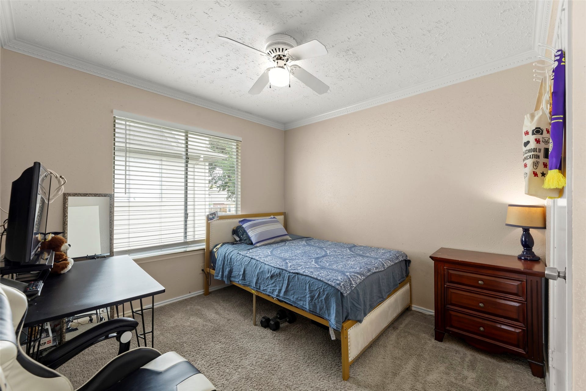 2033 Wildwood Ridge Drive, Missouri City, TX 77489 All bedrooms feature a modern overhead ceiling fan designed to ensure climate control and airflow.