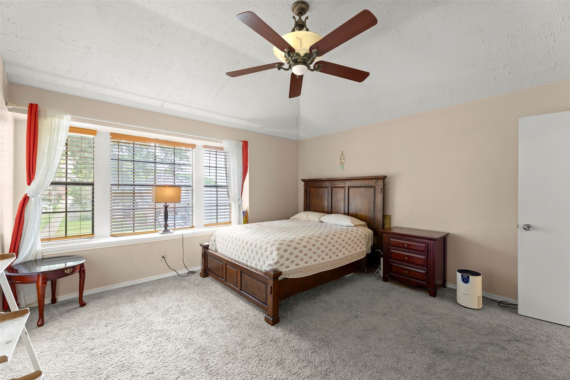 2033 Wildwood Ridge Drive, Missouri City, TX 77489 Spacious bedroom featuring large windows that frame pleasant outdoor views and floods the room in natural light.