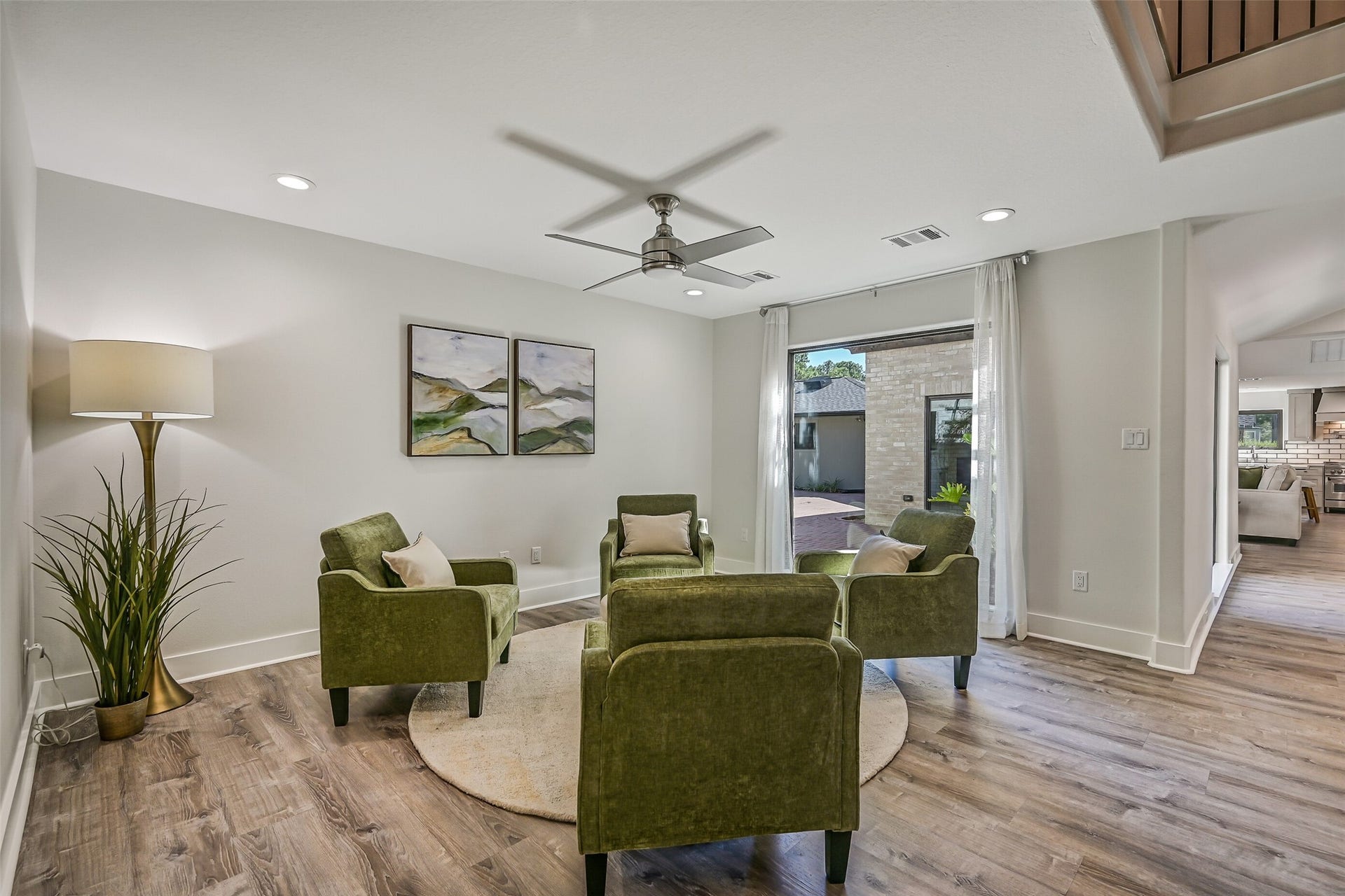 921 Falling Leaf Drive, Friendswood, TX 77546 A generous 17' x 15' flex room offers incredible versatility with recessed lighting, a modern lighted ceiling fan, luxury vinyl plank flooring & a large window overlooking the terrace and backyard. Ideal as a second living area, study, playroom or sitting room.