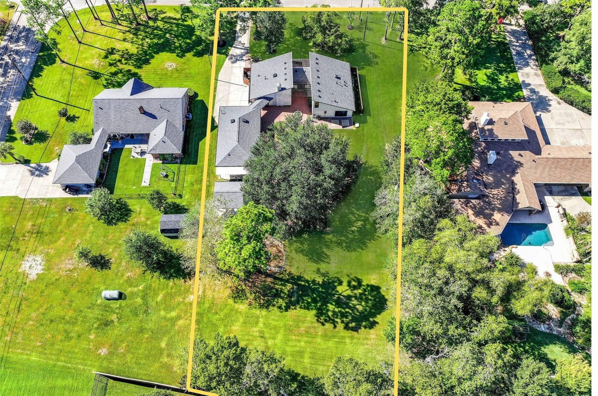 921 Falling Leaf Drive, Friendswood, TX 77546 From the opposite direction, this outlined aerial further illustrates the scale of the property and its park-like setting. Expansive lawns stretch beyond the home in multiple directions, offering a rare amount of open space in this prime location near Friendswood High School.