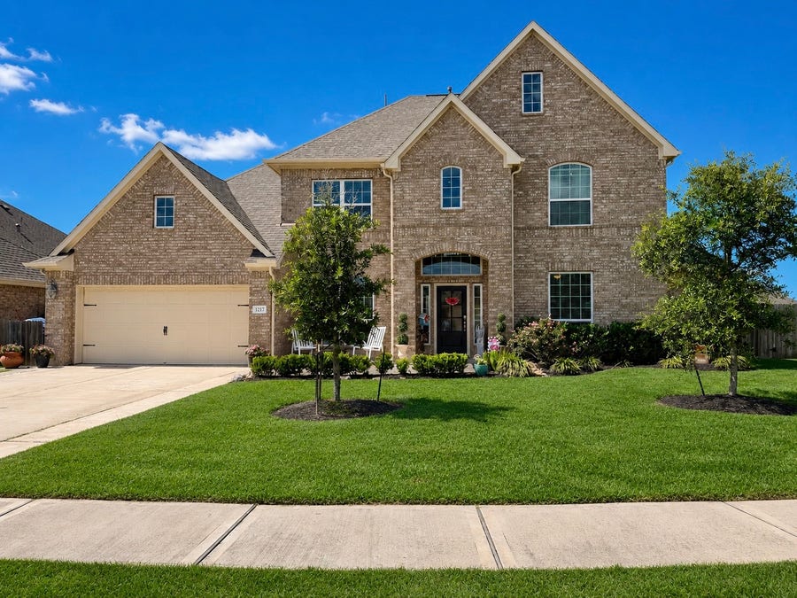 Property photo for 1217 Laurel Loop, Angleton, TX