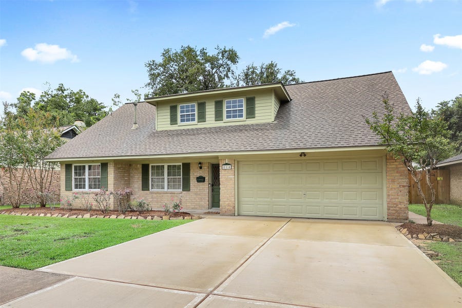 Property photo for 814 E X Street, Deer Park, TX