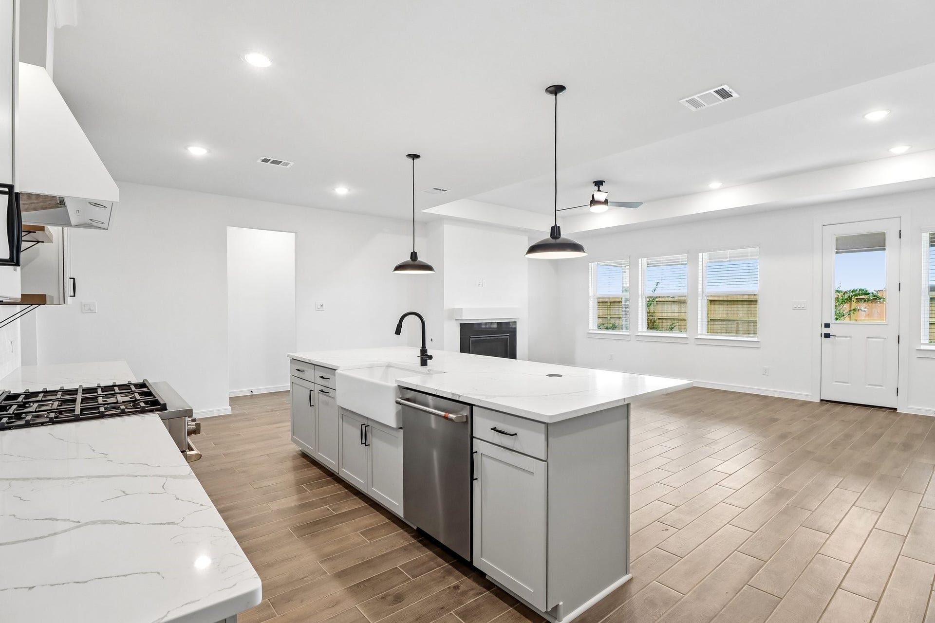 12406 Old Fashion Circle, Mont Belvieu, TX 77535 12406 Old Fashion Circle, Mont Belvieu, TX 77535