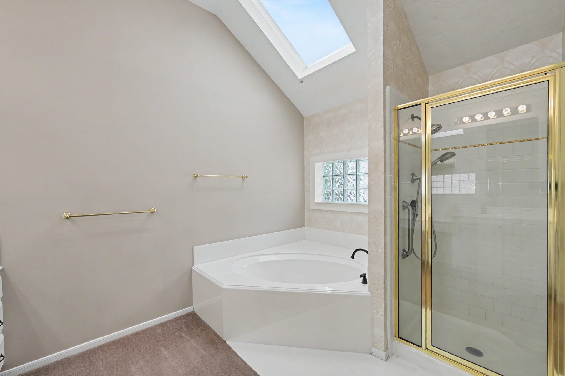 12842 Pelican Island Drive, Willis, TX 77318 Primary En-Suite soaking tub, stand-alone shower, and skylight for natural light.