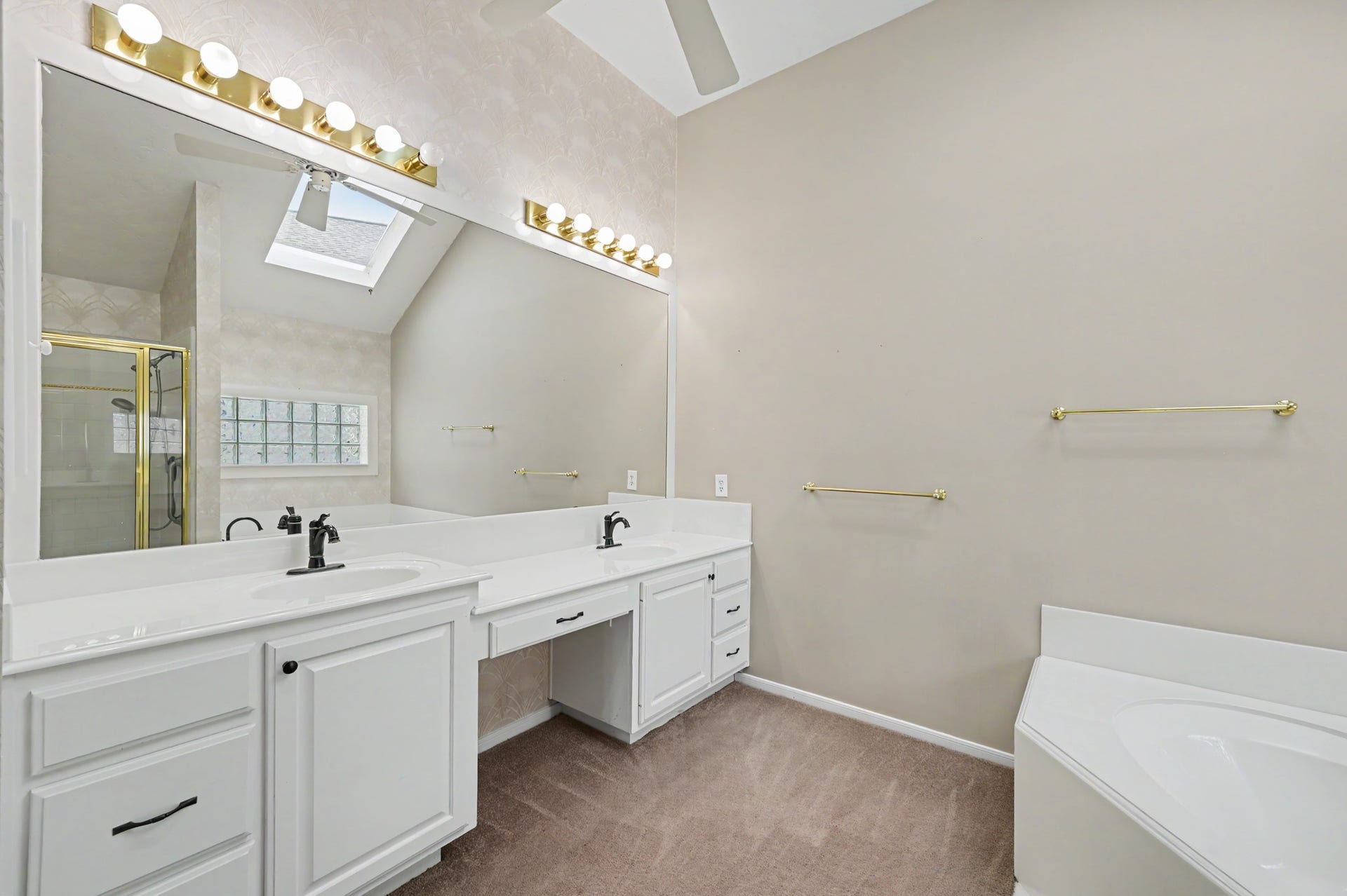 12842 Pelican Island Drive, Willis, TX 77318 Primary En-Suite Double Sink Vanity