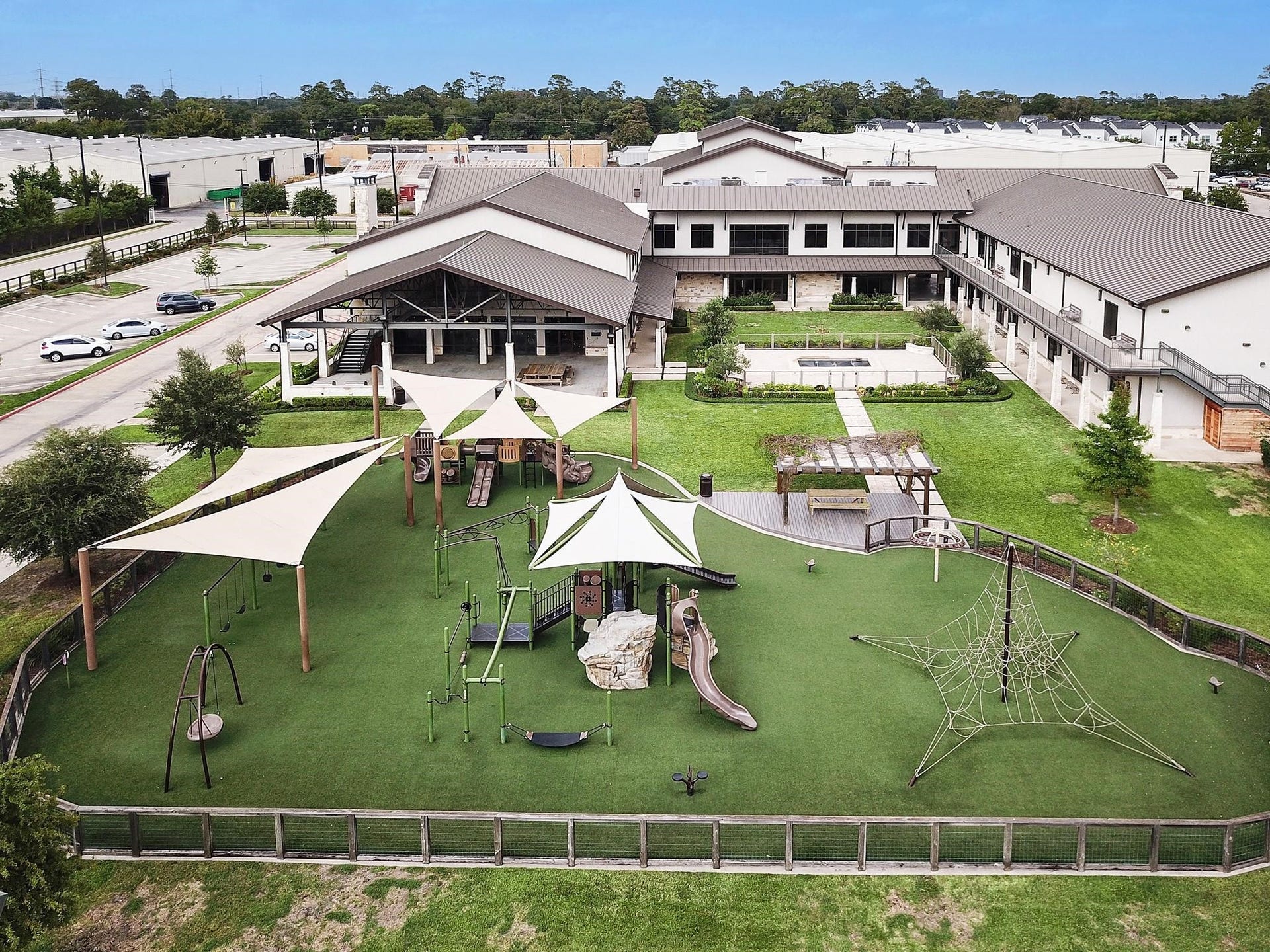 Palisades Park residents have access to nearby Grace Bible Church outdoor amenities.