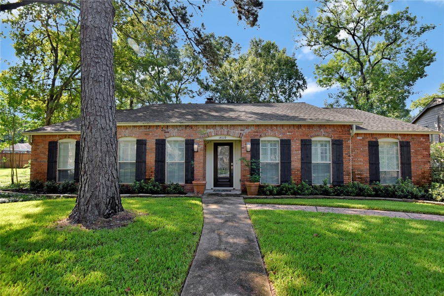 Property photo for 14119 Kellywood Lane, Houston, TX