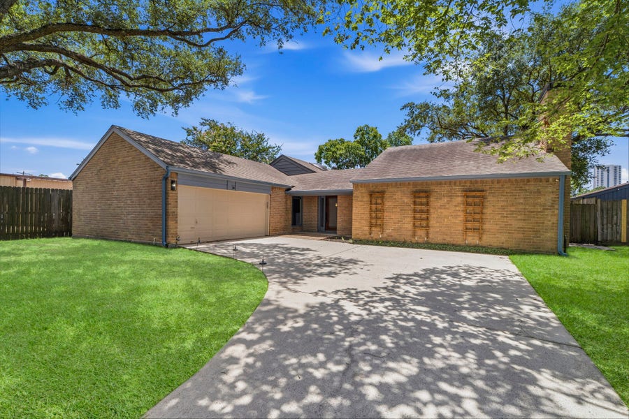 Property photo for 4330 Shady Springs Drive, Seabrook, TX