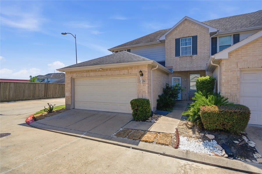 Property photo for 2926 Meadowglen Cove, Houston, TX