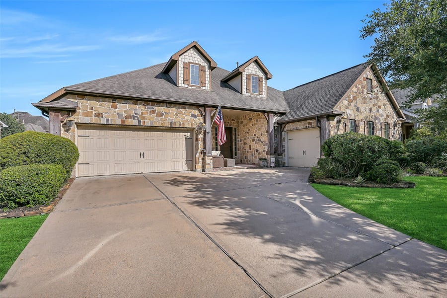 Property photo for 1017 Bolivar Point Lane, Friendswood, TX