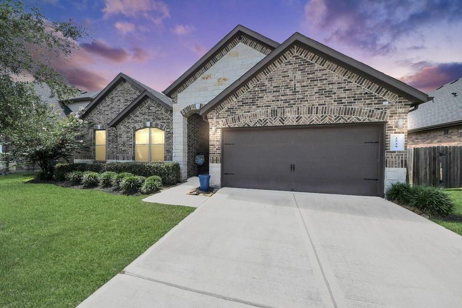 Property photo for 2539 Ravenna Court, Friendswood, TX