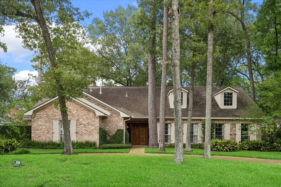 Property photo for 526 Westminster Drive, Houston, TX