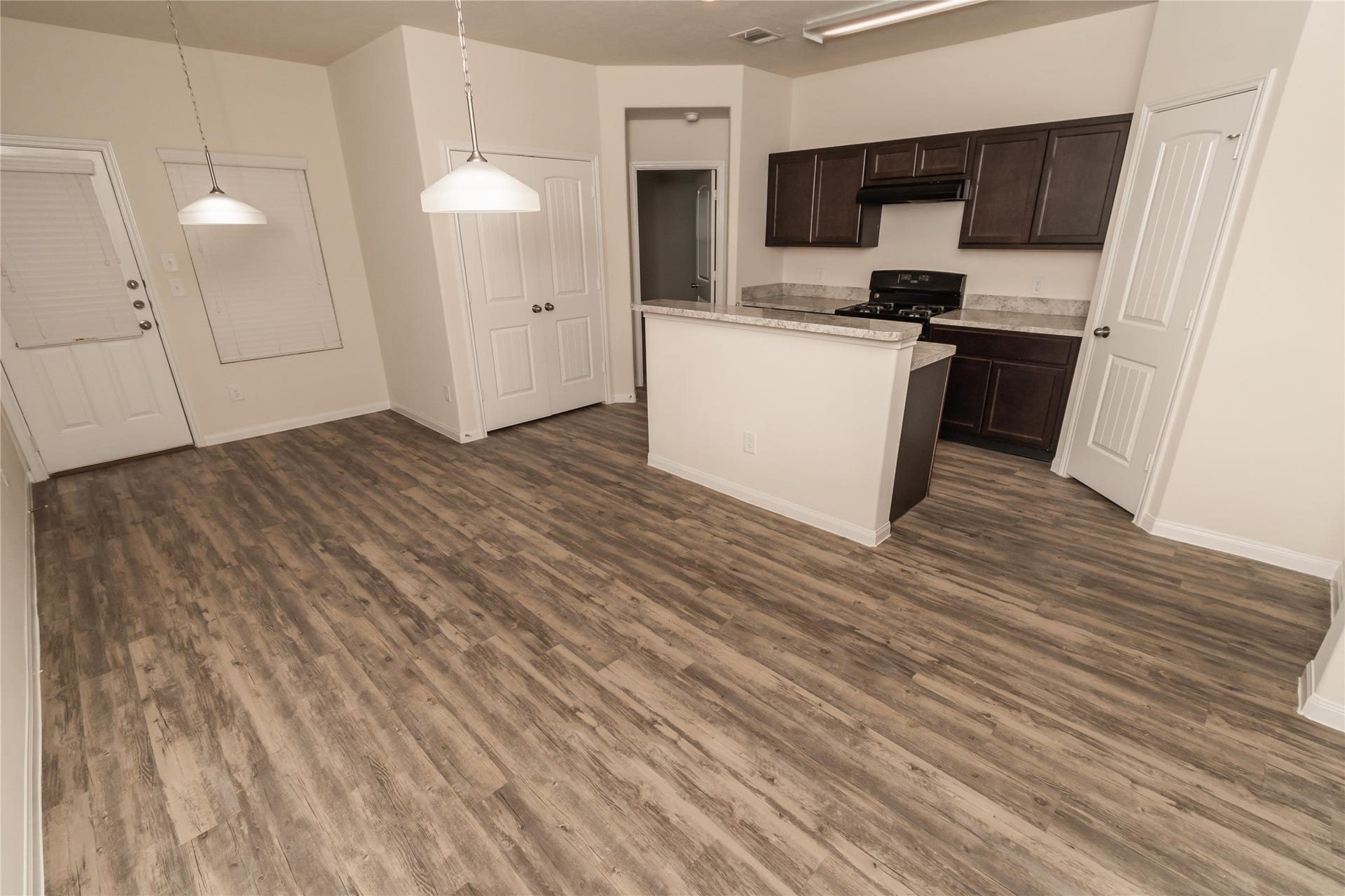 9710 Tura Drive, Houston, TX 77044 Photos may be representative of the floor plan and not the exact home. Finishes, layout, and features of the actual property for lease may vary.