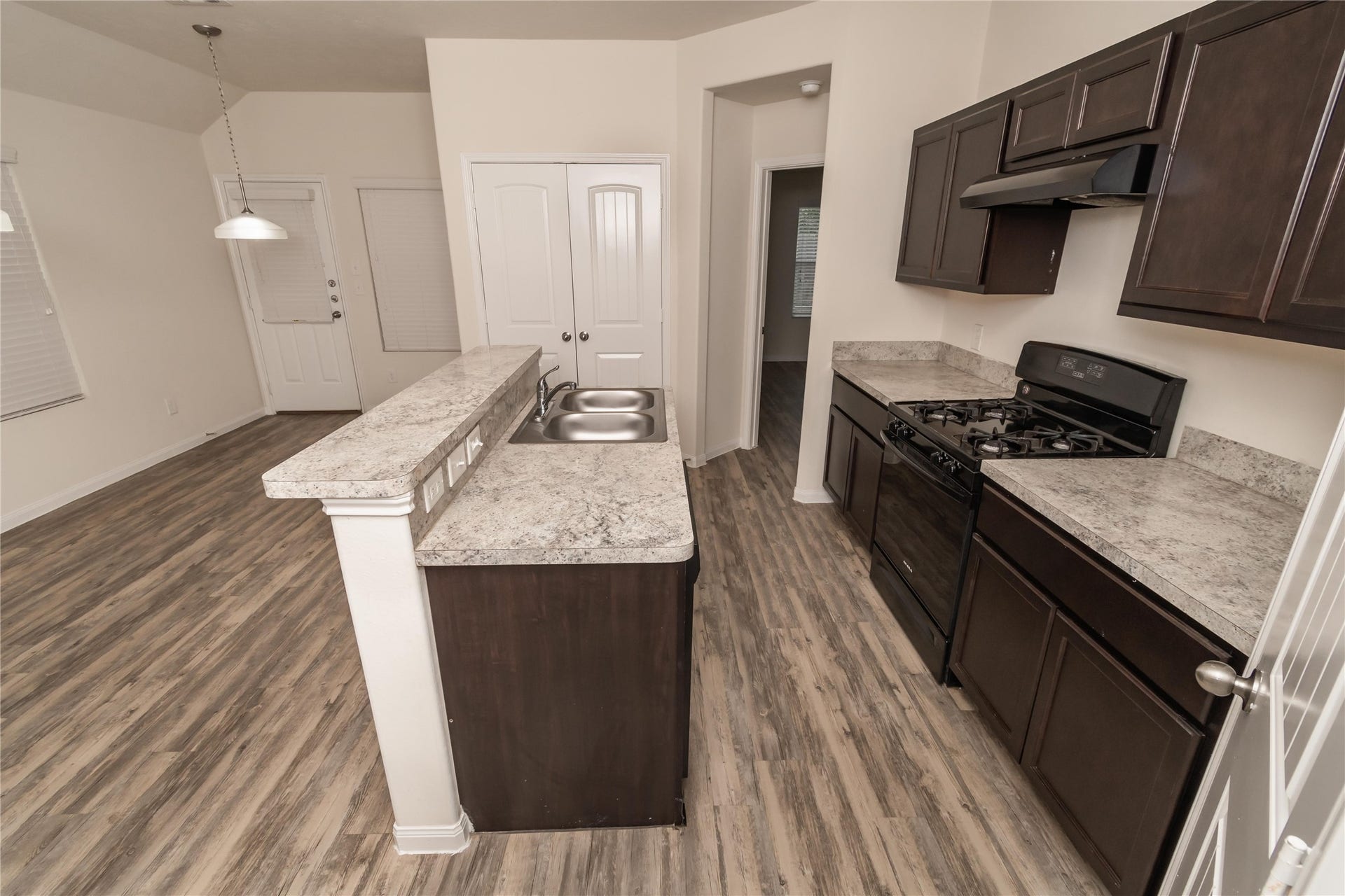 9710 Tura Drive, Houston, TX 77044 Photos may be representative of the floor plan and not the exact home. Finishes, layout, and features of the actual property for lease may vary.