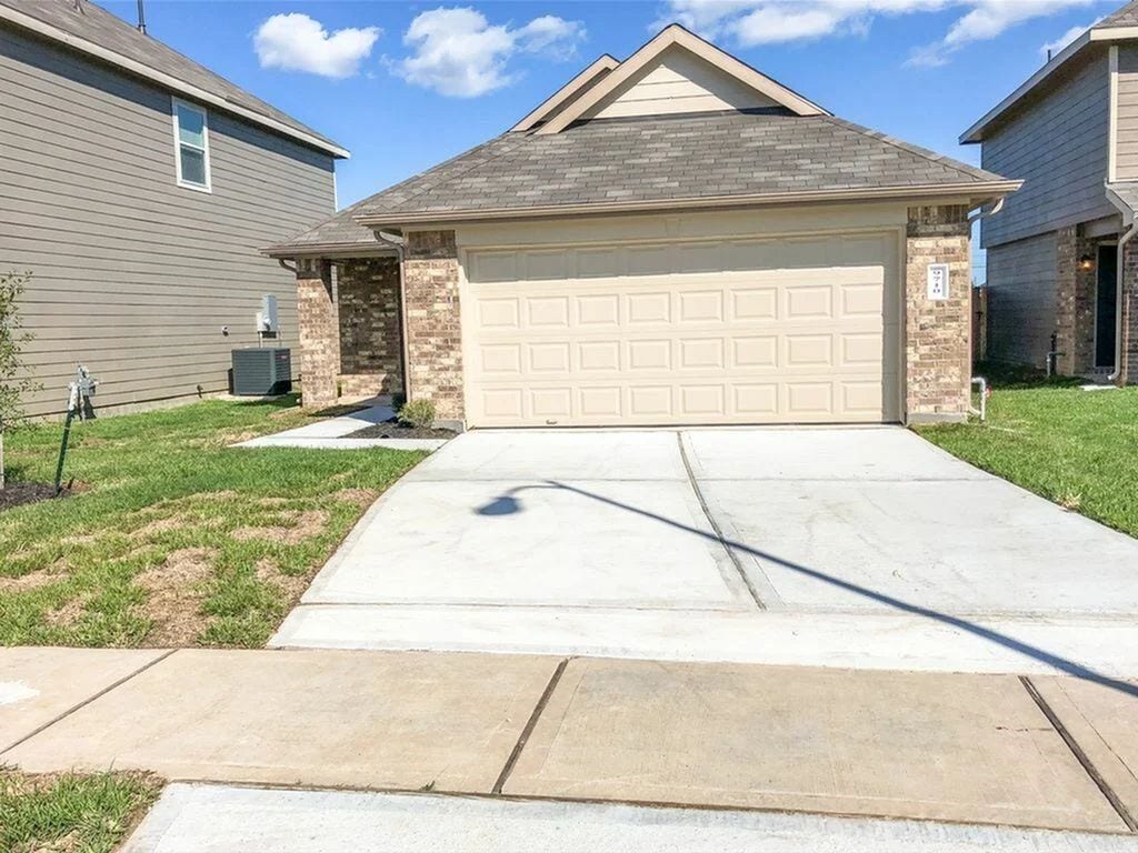 9710 Tura Drive, Houston, TX 77044 9710 Tura Drive, Houston, TX 77044
