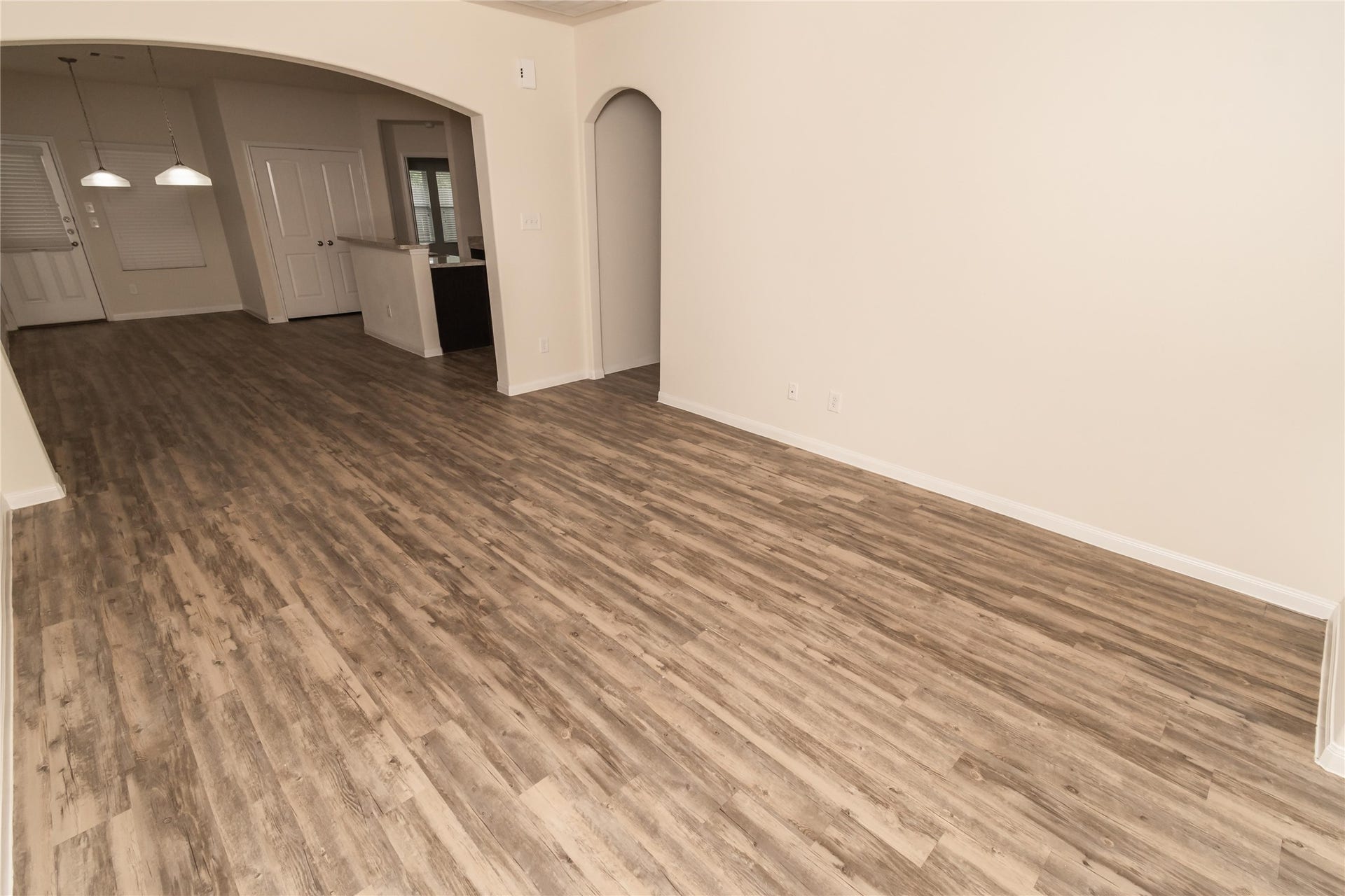 9710 Tura Drive, Houston, TX 77044 Photos may be representative of the floor plan and not the exact home. Finishes, layout, and features of the actual property for lease may vary.
