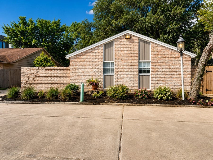 Property photo for 5810 Fairdale Lane, Houston, TX