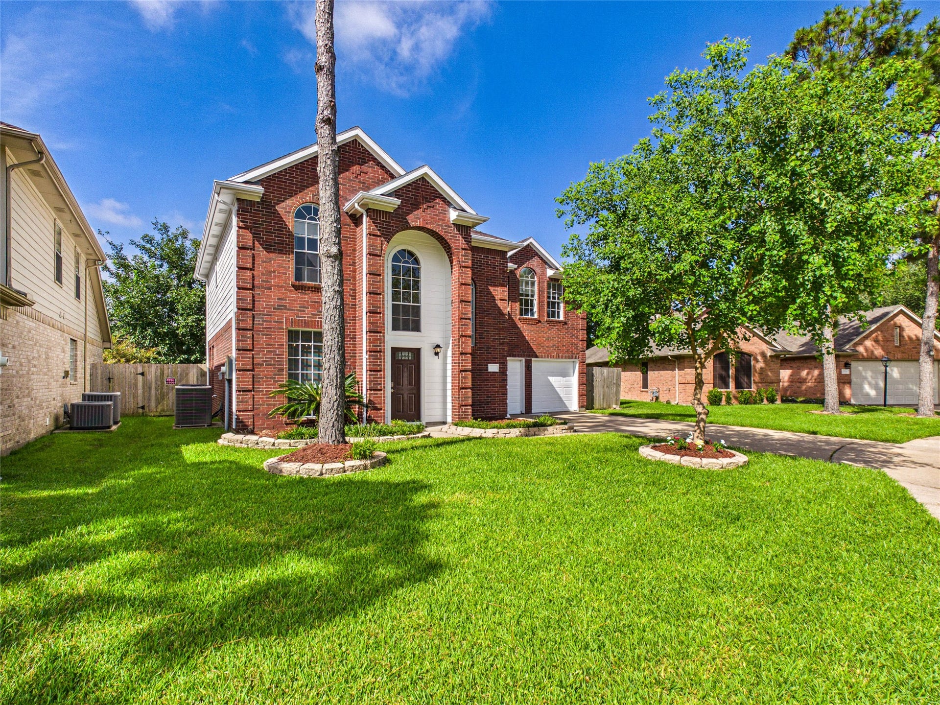 3006 Bay Breeze Drive, Dickinson, TX 77539 Front Yard