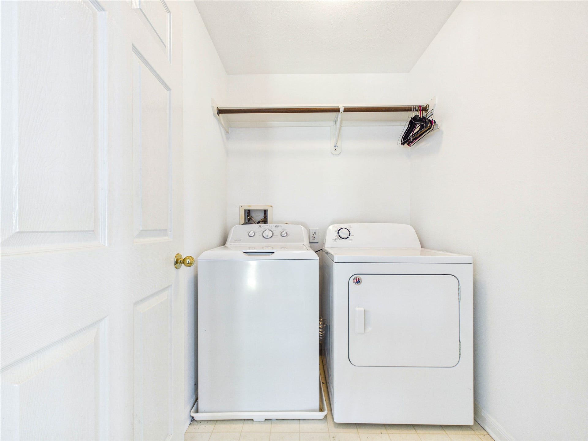 3006 Bay Breeze Drive, Dickinson, TX 77539 Washer/Dryer Included