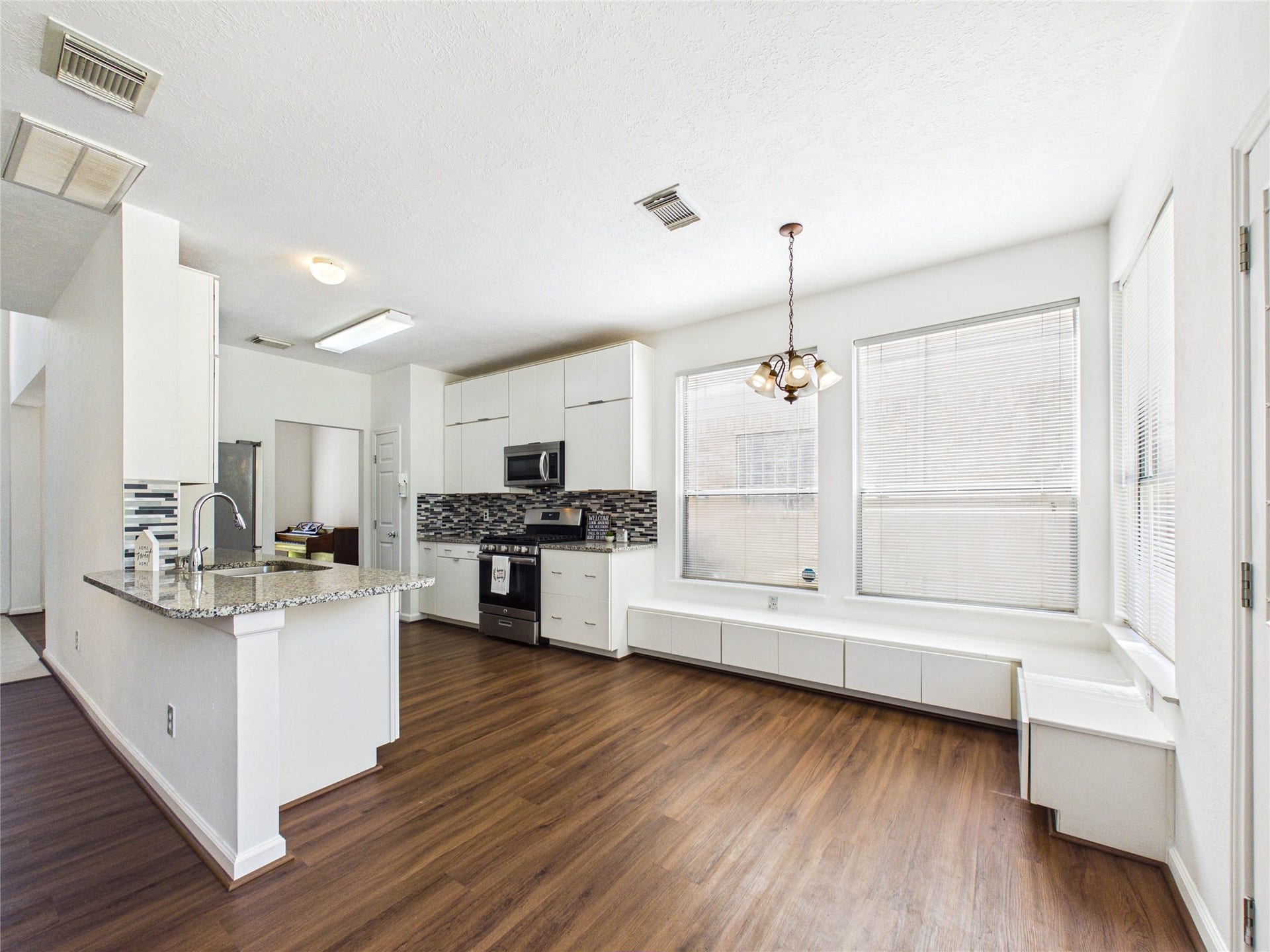 3006 Bay Breeze Drive, Dickinson, TX 77539 Kitchen