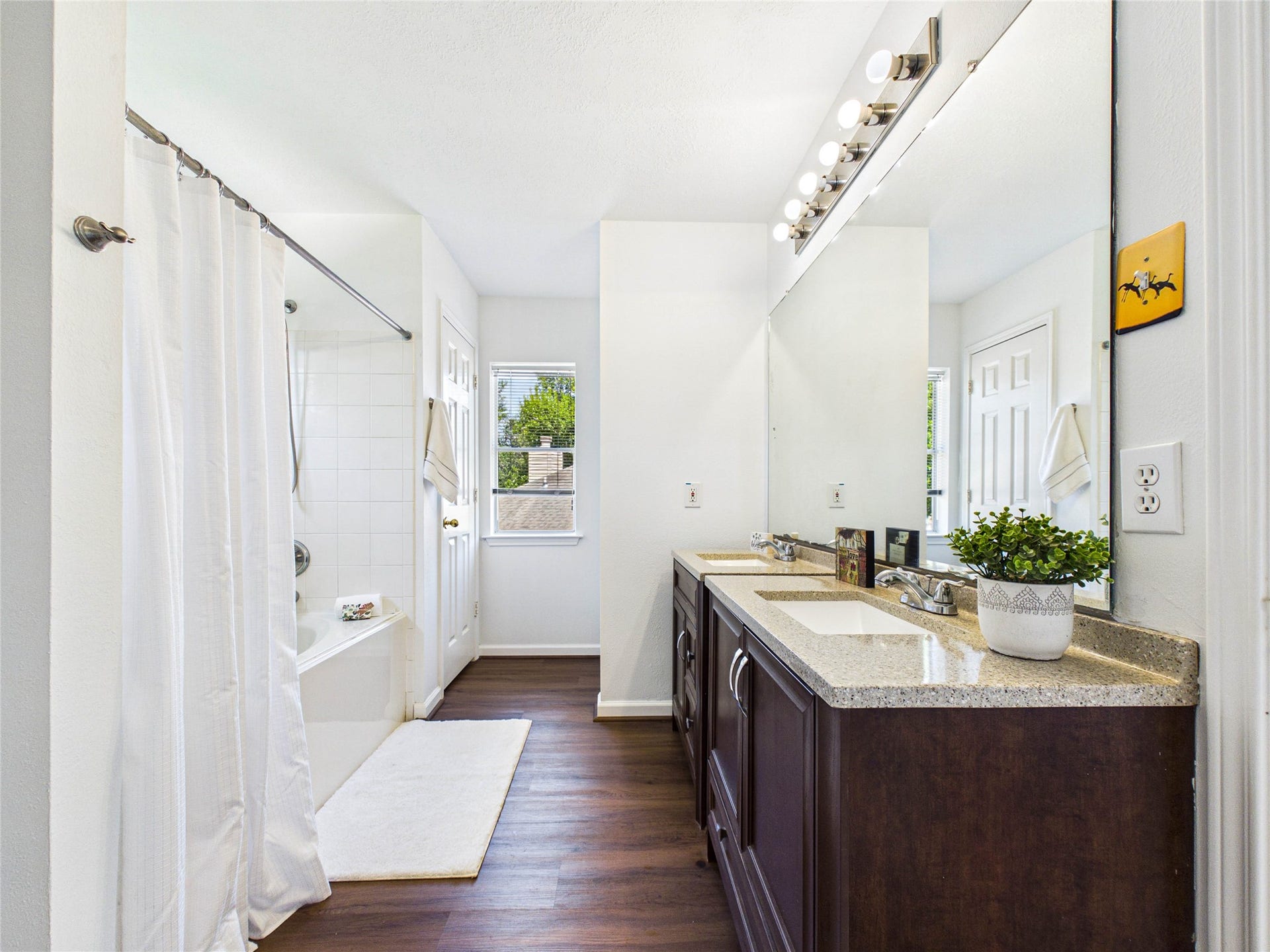 3006 Bay Breeze Drive, Dickinson, TX 77539 Master Bath